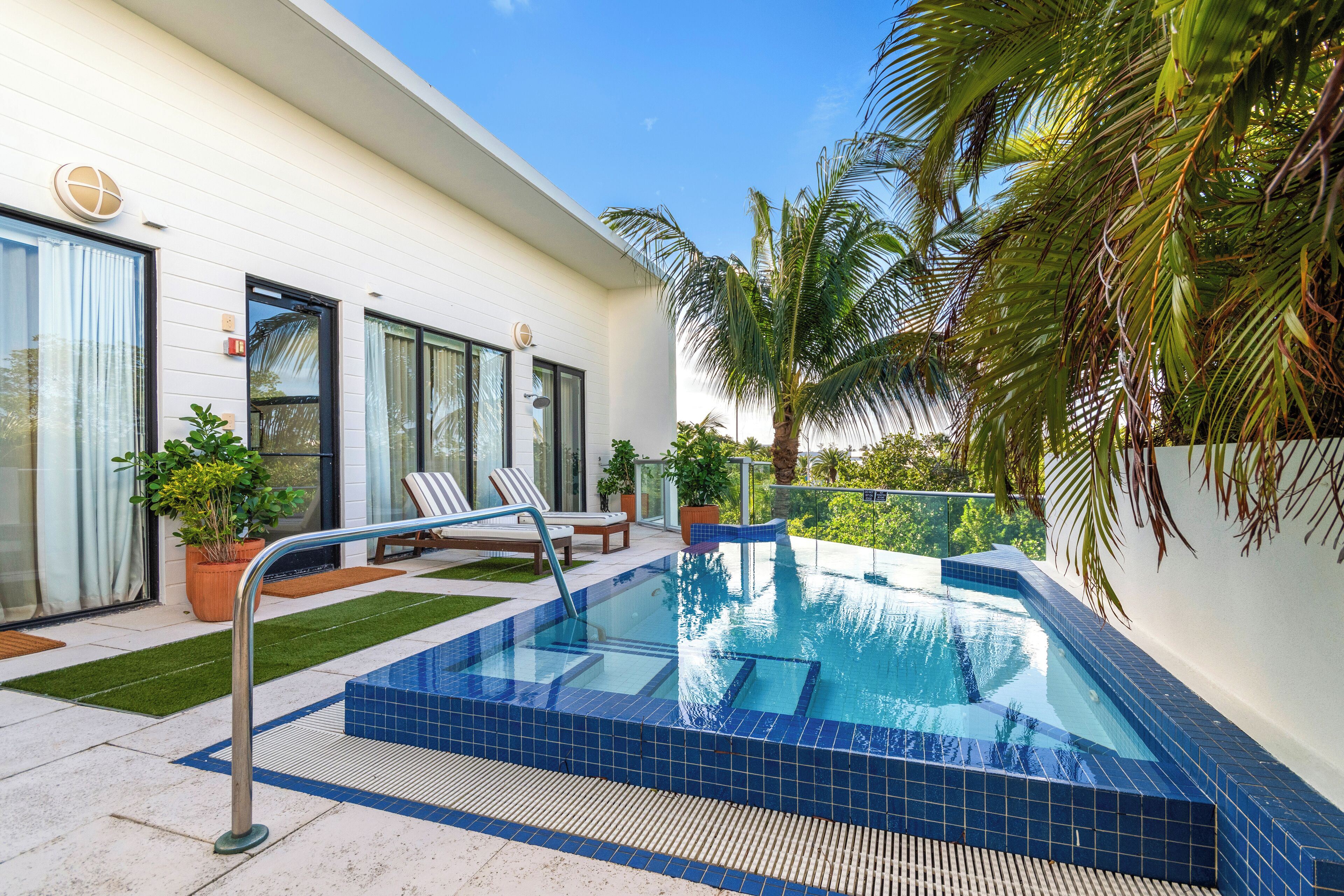 Outdoor pool, open 8:00 AM to 6:00 PM, pool loungers