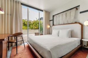 Collins Suite | Sengetøy av topp kvalitet, safe på rommet og strykejern/-brett