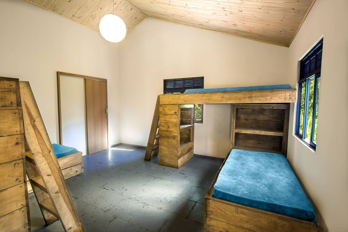 Minibar, iron/ironing board, bed sheets