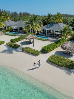 Beach Villa with Private Pool | Vista a la playa o el mar