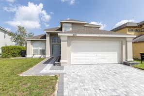 Exterior - 4 bedroom villa with view of Disney fireworks (Davenport)