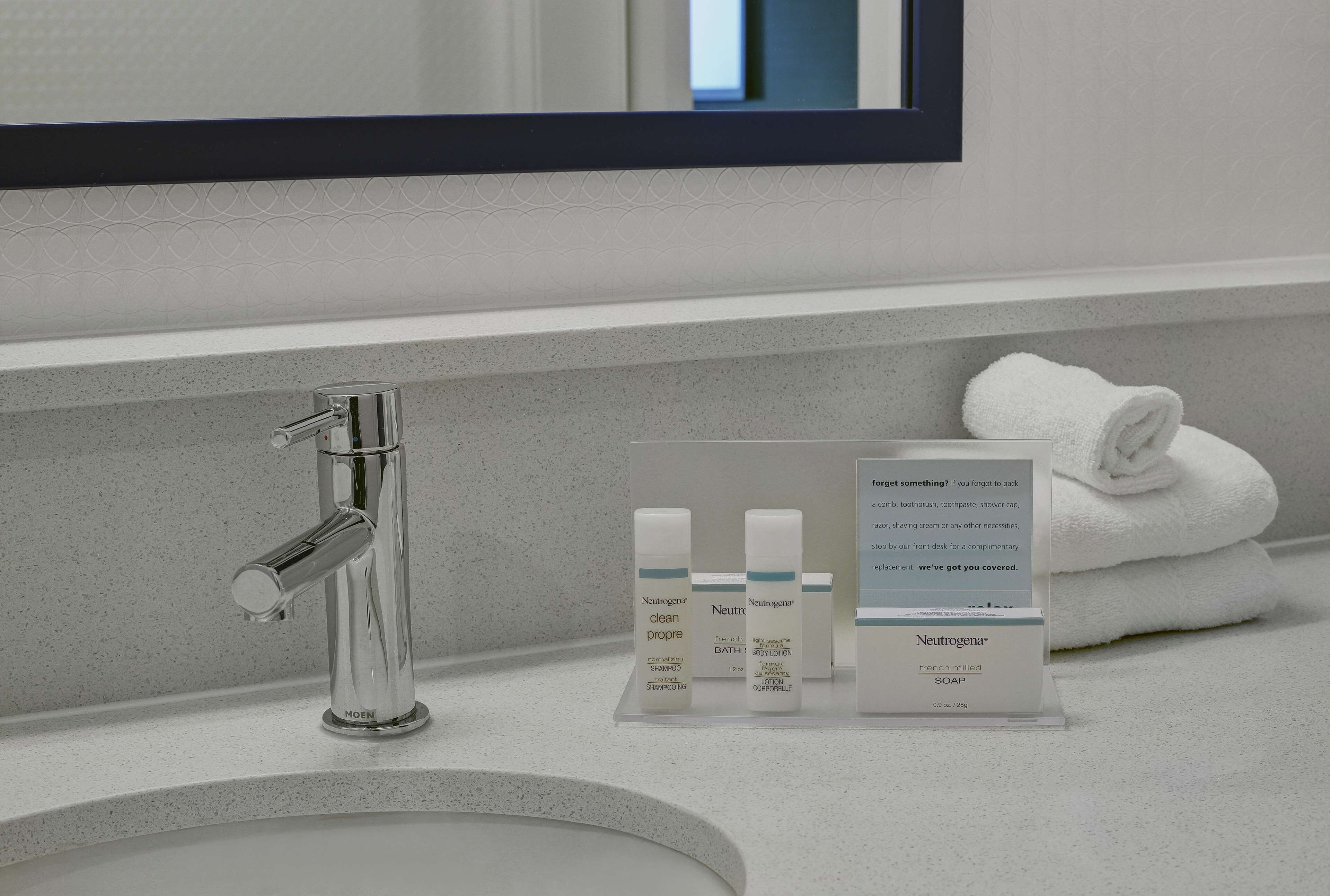 room, 1 king bed, microwave | bathroom | free toiletries, hair dryer, soap, shampoo