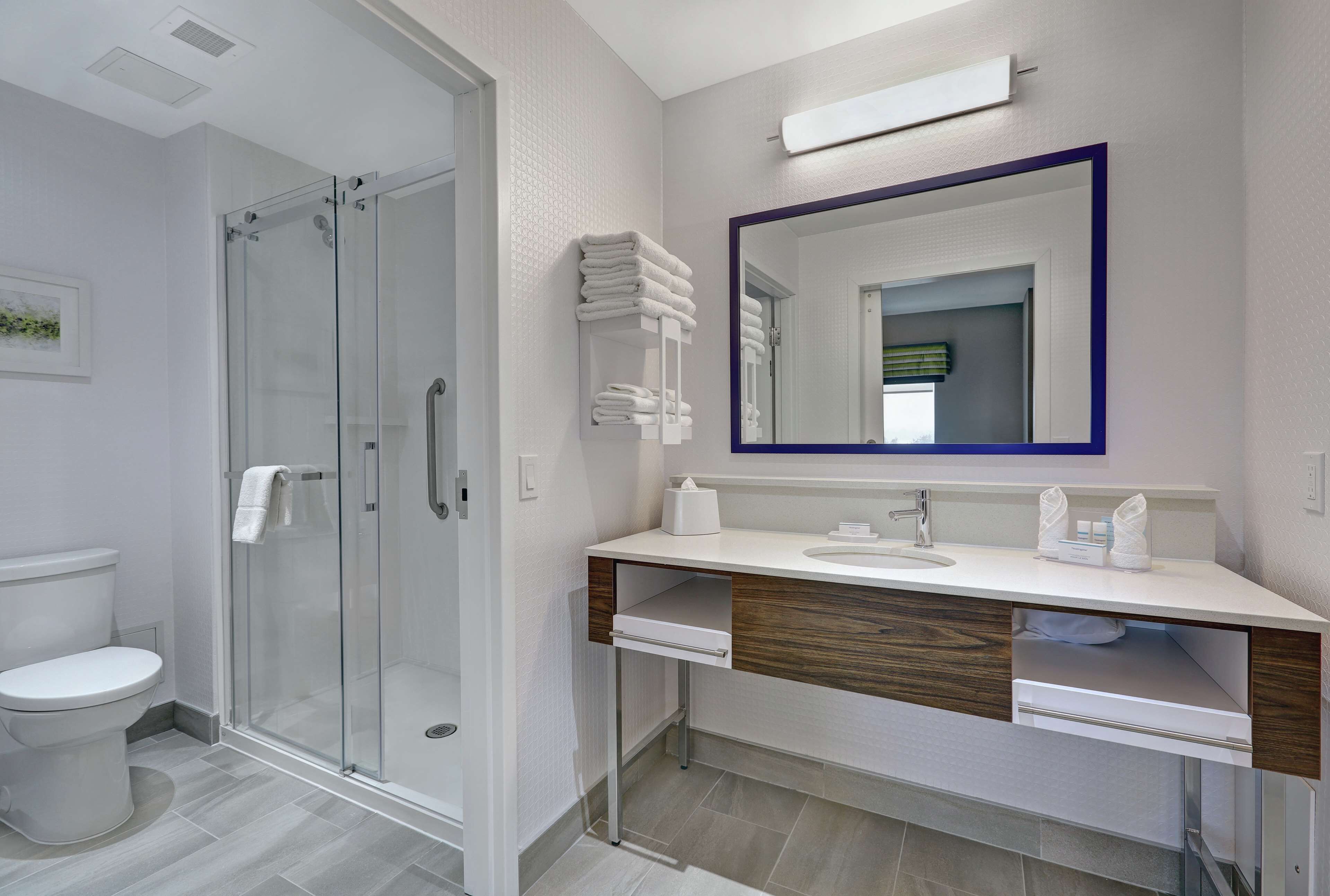 studio, 2 queen beds, refrigerator & microwave (wet bar) | bathroom shower