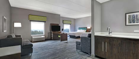 Studio, 2 Queen Beds, Refrigerator & Microwave (Wet bar) | Minibar