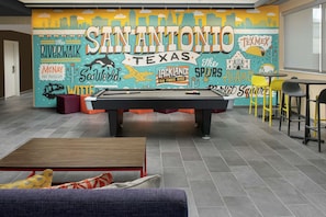 Lobby - Tru by Hilton San Antonio Lackland Sea World (San Antonio)