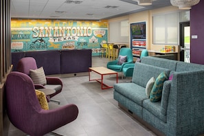 Lobby - Tru by Hilton San Antonio Lackland Sea World (San Antonio)