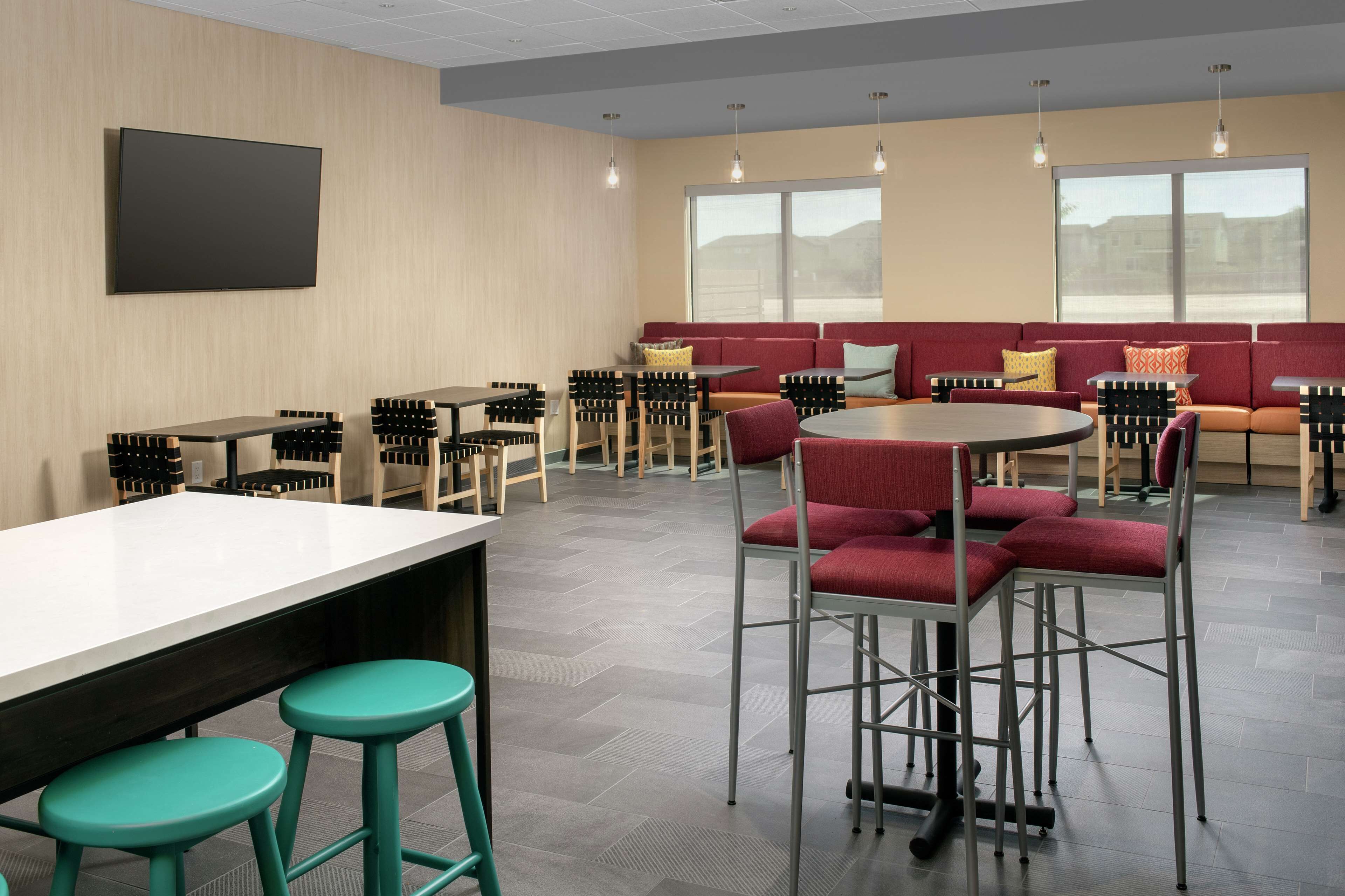 free daily full breakfast