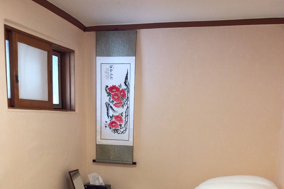 3 bedrooms, individually decorated, blackout curtains