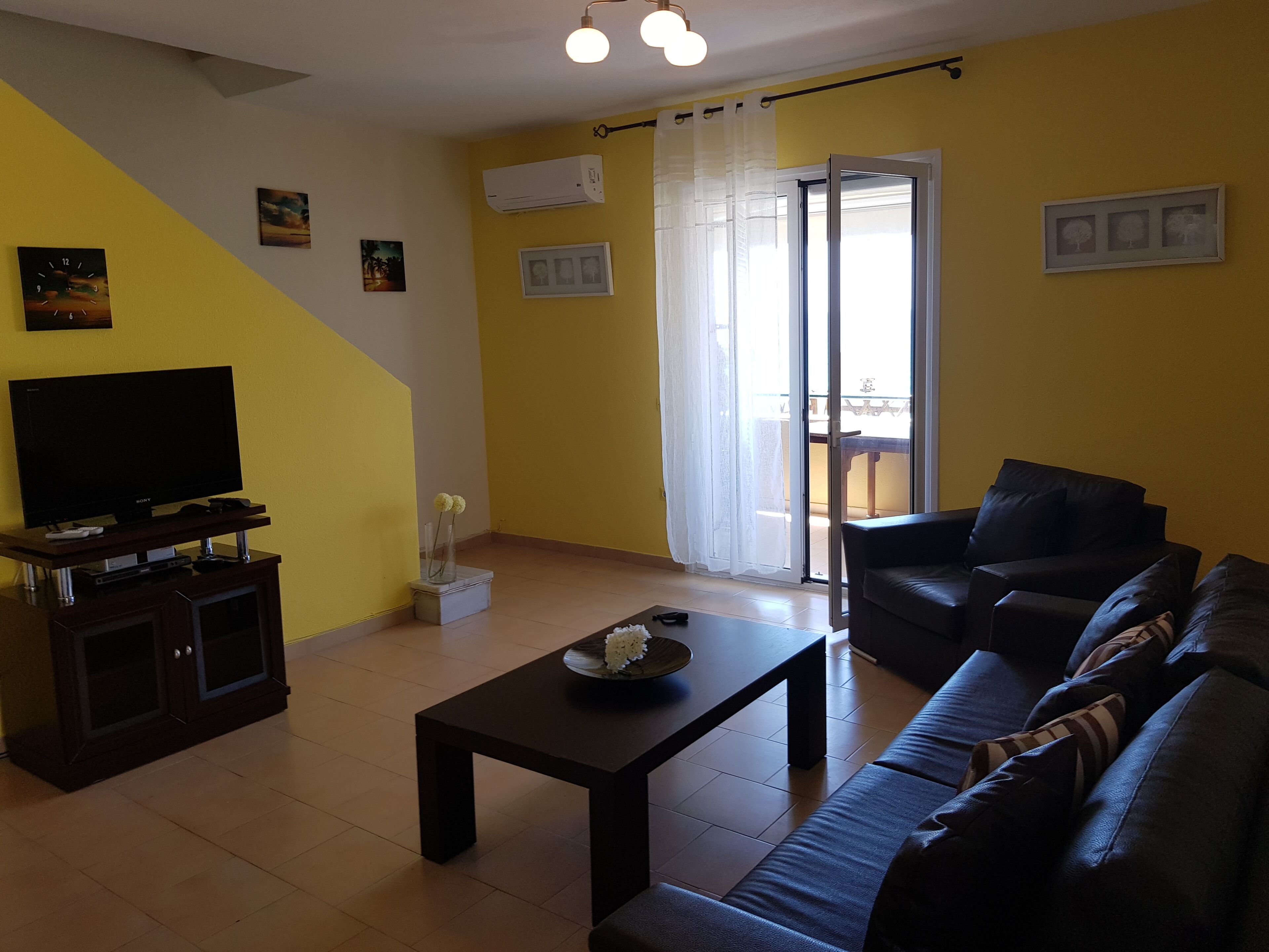 Apartment, 2 Bedrooms | Living area