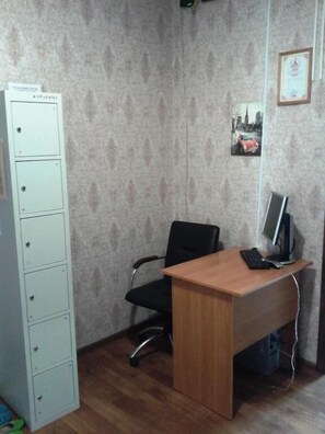 Reception - Yourhostel La Femme (Kyiv)