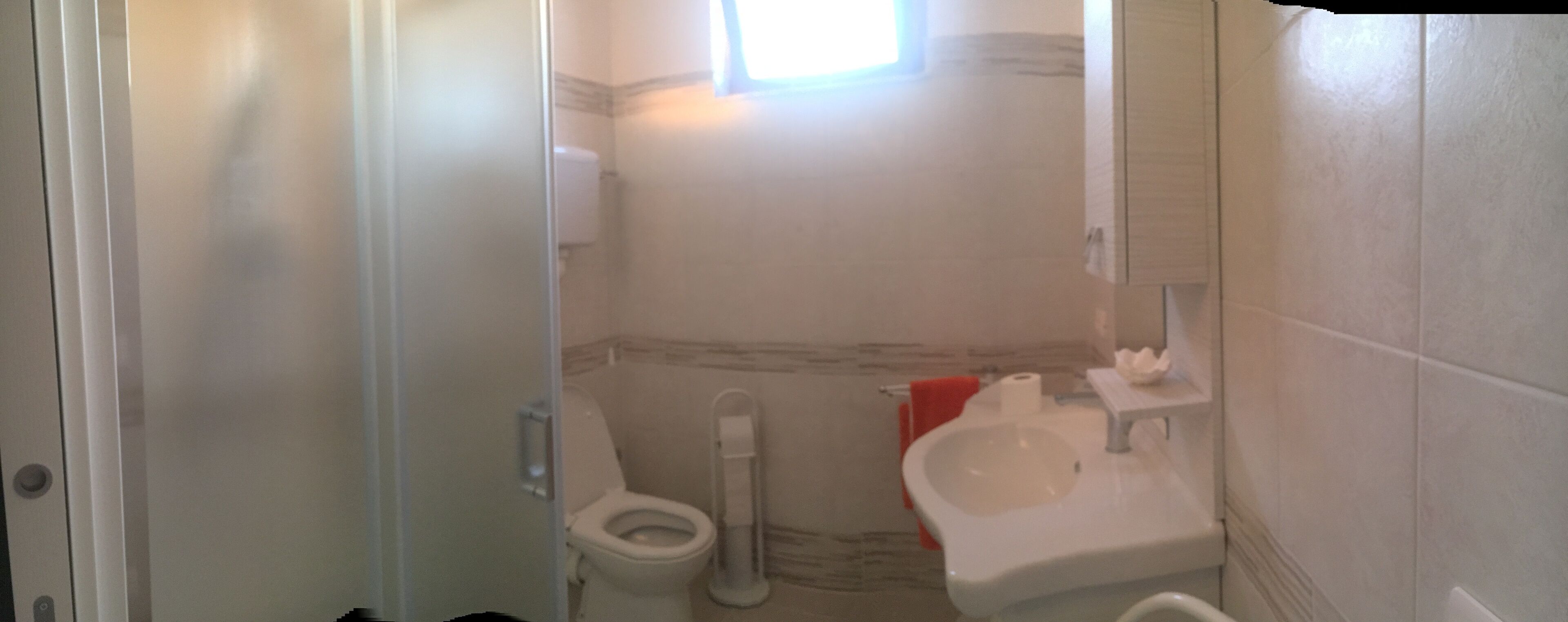 combined shower/bathtub, deep-soaking bathtub, rainfall showerhead