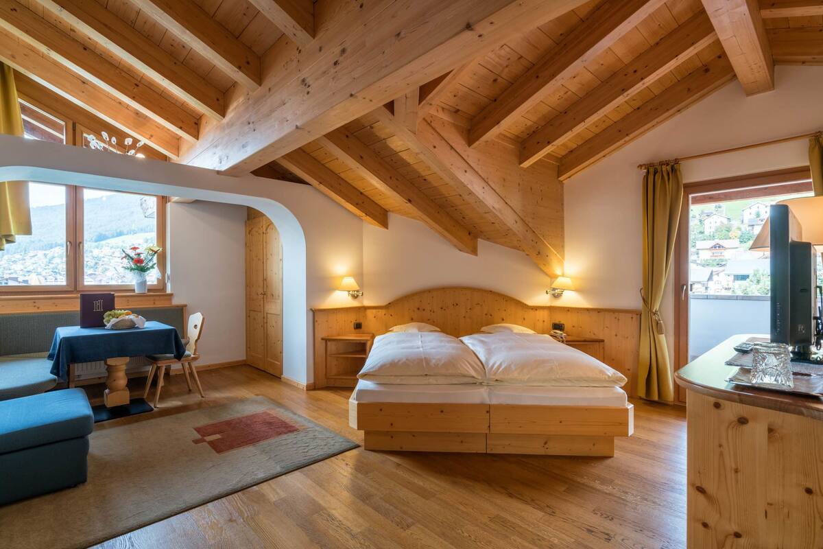 Penthouse | In-room safe, desk, laptop workspace, soundproofing