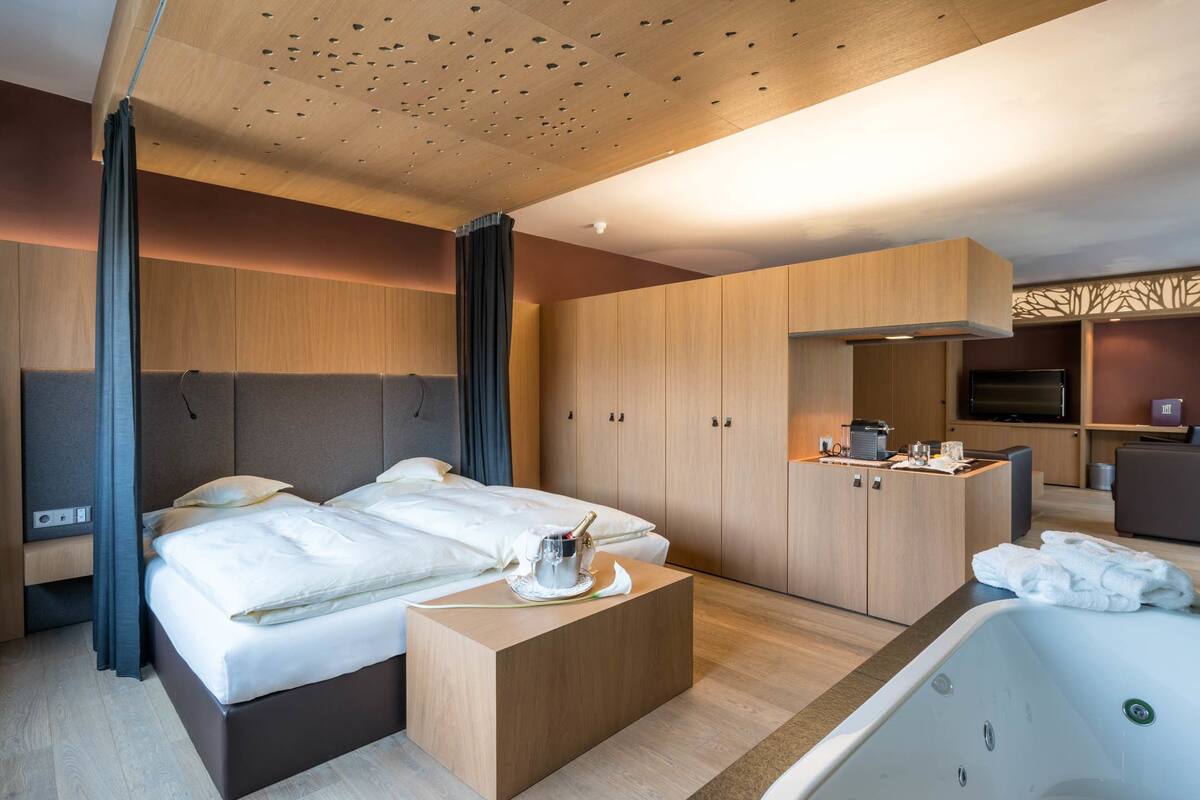 Suite | In-room safe, desk, laptop workspace, soundproofing