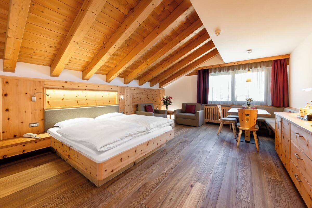 Comfort Double or Twin Room | In-room safe, desk, laptop workspace, soundproofing