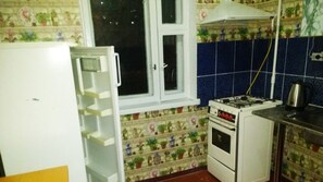 Fridge, microwave, stovetop, cookware/dishes/utensils