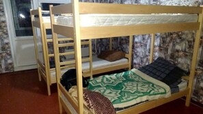 Dormitorio condiviso, dormitorio misto, balcone (4 beds) | Ferro/asse da stiro, Wi-Fi gratuito, lenzuola