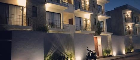 المنشأة من الخارج