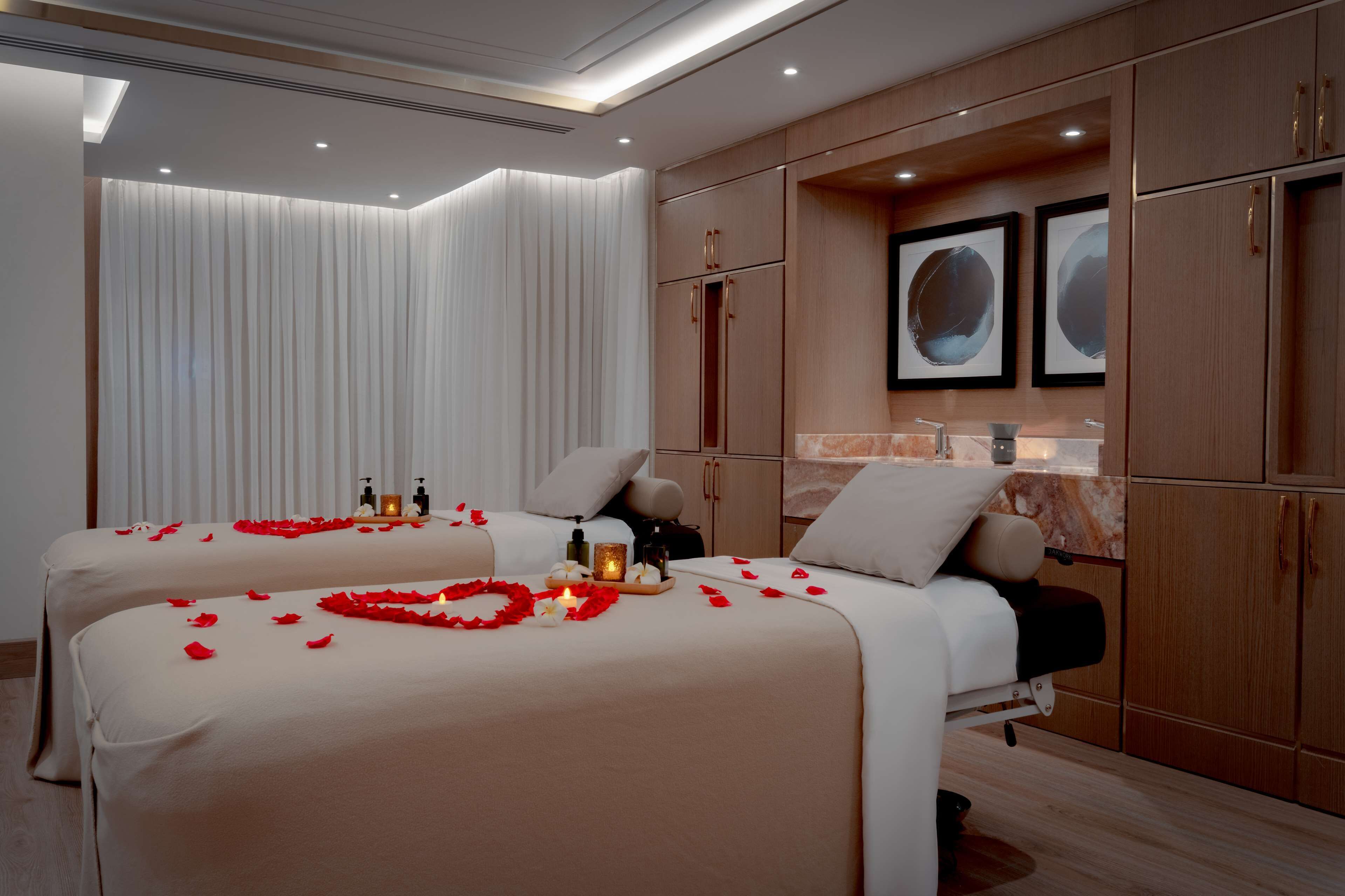 Couples treatment room(s), sauna, steam room, body treatments