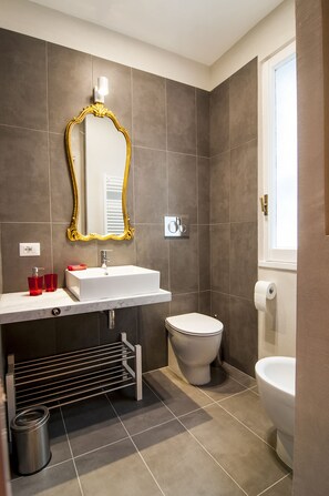 Apartment, 2 Bedrooms | Bathroom | Shower, rainfall showerhead, hair dryer, bidet - San Pietro Bright Apartment (Rome)