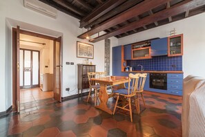 LÀgenhet - 1 sovrum | Eget pentry | Stort kylskÄp, ugn, spishÀll och kaffe- och tebryggare