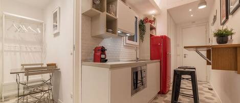 Duplex, 1 Bedroom | Private kitchenette | Full-size fridge, microwave, oven, stovetop