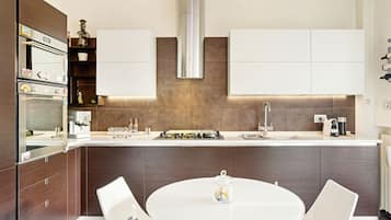 Apartment, 2 Bedrooms | Private kitchen