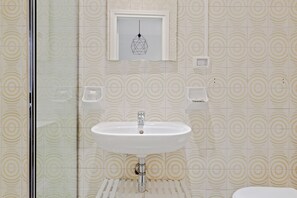 Departamento, 1 habitación | Lavabo en el baño