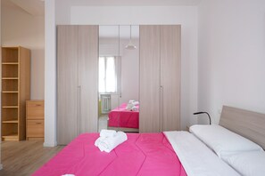 1 habitación, tabla de planchar con plancha, wifi gratis y ropa de cama 