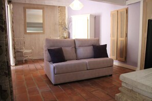 Suite (Fleur de Lavande) | Living area | Flat-screen TV - Hameau Fleur de Pierres B&B (Murs)
