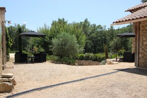 Terrace/patio - Hameau Fleur de Pierres B&B (Murs)