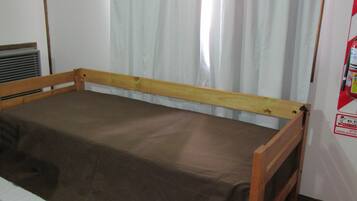 1 habitación, muebles diferentes, cortinas blackout y wifi gratis