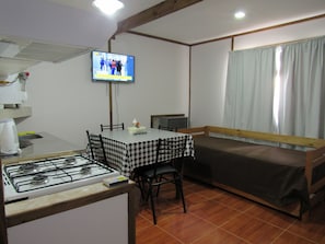 Family Cabin | Living area | 24-inch Smart TV with premium TV channels, TV, Netflix - Cabañas del Arroyo Calafate (El Calafate)