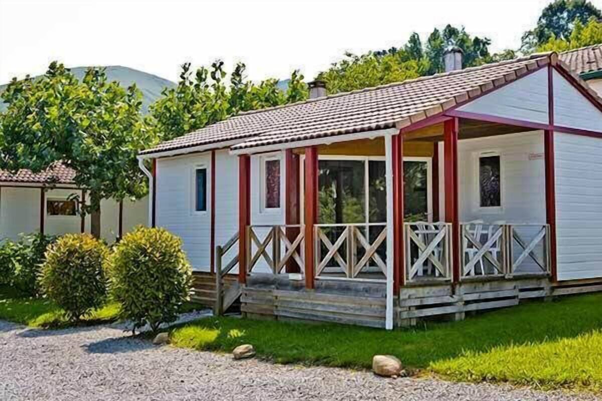Comfort Cabin, 2 Bedrooms | Iron/ironing board (on request), cribs (free)