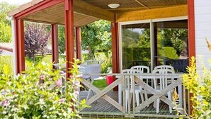 Comfort Cabin, 2 Bedrooms | Terrace/patio - Camping La Petite Rhune (Sare)