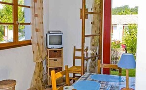 Cottage (Pikassari) | Television