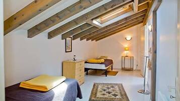 Casa de campo (Mondarrain) | Decoración personalizada y muebles diferentes