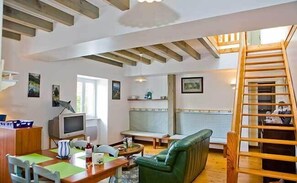 Ferienhaus (Ibantelli) | Wohnbereich | Flachbildfernseher