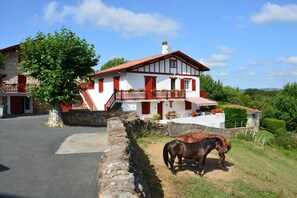 Cottage (Axuria) | Individually decorated, individually furnished, iron/ironing board - Gite la Petite Rhune (Sare)