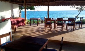 Breakfast, lunch, dinner served; local and international cuisine  - Chole Foxes lodge (Chole Island)