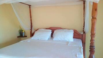 Deluxe-Doppelzimmer, 1 Queen-Bett | Schreibtisch, laptopgeeigneter Arbeitsplatz, Bettwäsche