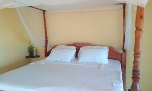 Deluxe Double Room, 1 Queen Bed | Desk, laptop workspace, bed sheets - Chole Foxes lodge (Chole Island)