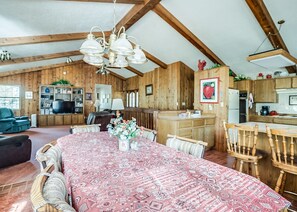 Dining - Cozy Family Retreat: Summit Pines - Fall Special (Greer)