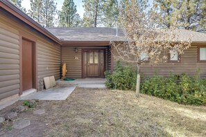 Exterior - Cozy Family Retreat: Summit Pines - Fall Special (Greer)