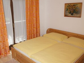 1 bedroom, travel cot, WiFi, bed sheets - Apartment 2 - House Römerweg (Strobl)