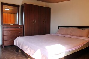 Individually furnished, iron/ironing board, free WiFi, bed sheets - Koura Nakhla Apartment (Btouratij)