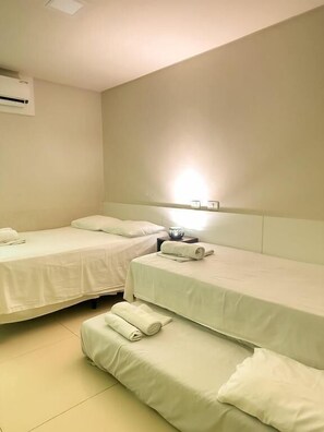 Ropa de cama hipoalergénica, minibar, cortinas blackout y wifi gratis 