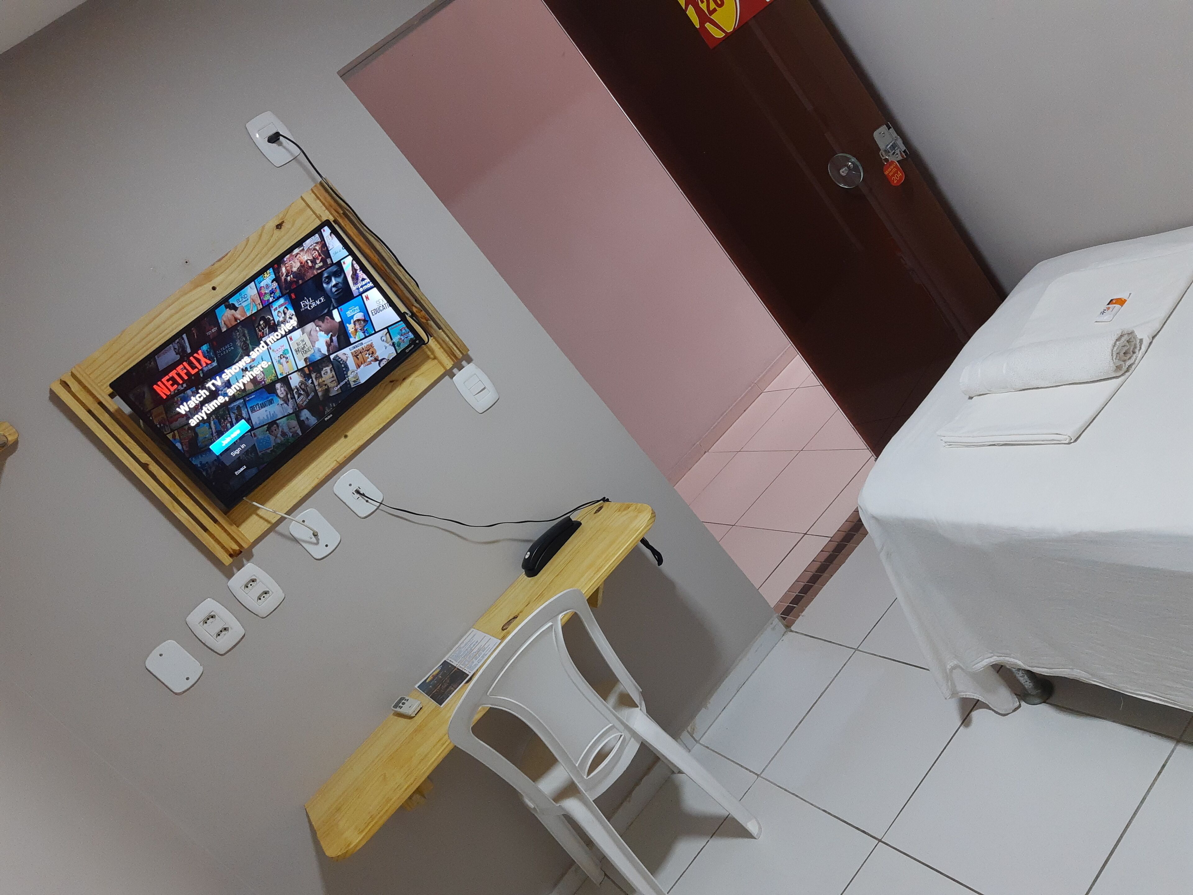 single room | hypo-allergenic bedding, minibar, blackout curtains, free wifi