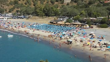 Una spiaggia nelle vicinanze