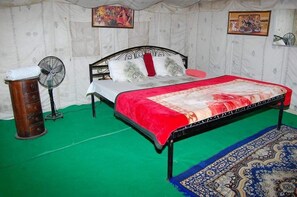 1 bedroom, desk, rollaway beds
