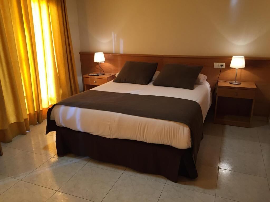 WiFi (free), bed sheets